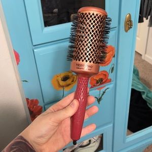 Olivia Garden ceramic round brush